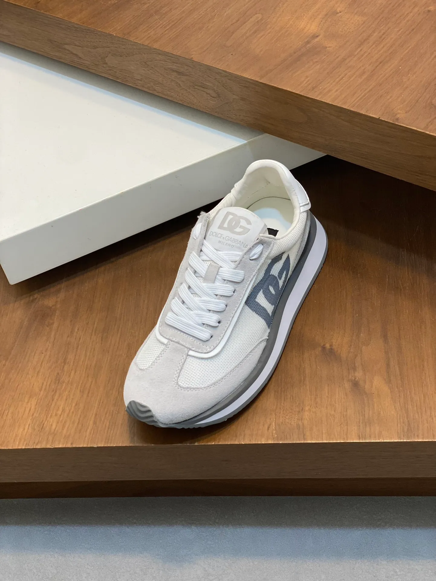 Men's Men's Shoes💰440【New Style】🐝🐝DG••New••Dolce&G*_dgDolce&G*_dgDolce & G*_dg 2024 Early Spring New Men's Lace-up Leather Casual Sports Shoes Made of imported suede cowhide spliced ​​with waterproof fabric, mixed and matched color design, a fashionable and energetic sports shoe that easily meets the needs of modern dressing and highlights the contemporary lifestyle style. The foot is fully lined with cowhide for greater comfort. The tongue and heel are decorated with logos. It is equipped with a rubber outsole. The heel and toe are wrapped to further protect our feet. It is a model worth buying! Size: 39-44 (customized at 38.45)